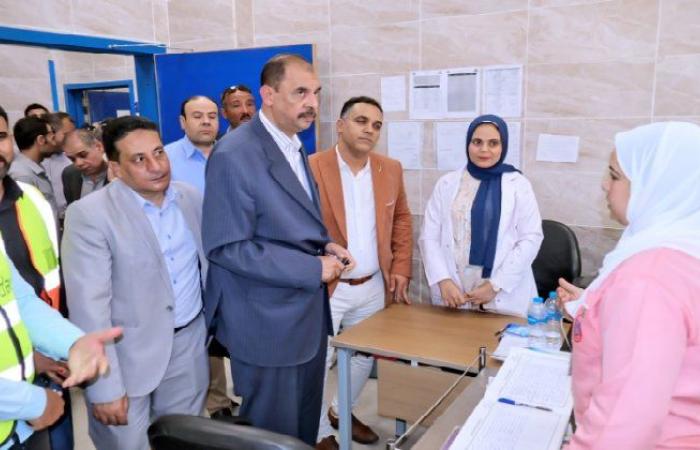 محافظ سوهاج يتفقد سير العمل بمشروعات « حياة كريمة» بقرية البطاخ