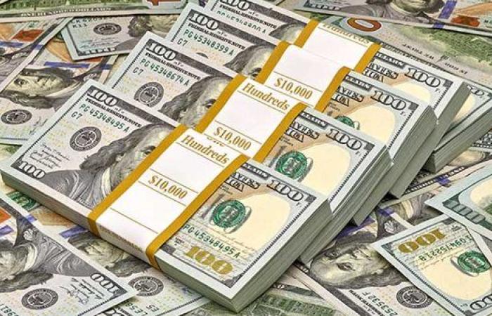 الدولار يواصل التراجع أمام الجنيه المصري.. واستقرار نسبي في السوق المصرفي