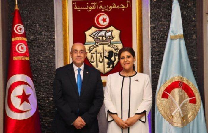 مساعد وزير الخارجية لشؤون حقوق الإنسان تبحث مع وزير الدفاع التونسي تعزيز التعاون المشترك
