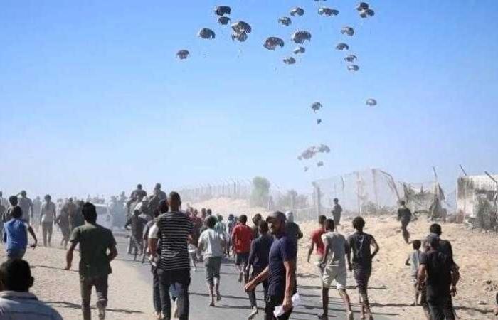 11 إصابة في سقوط مساعدات جوية على خيام نازحين غرب غزة