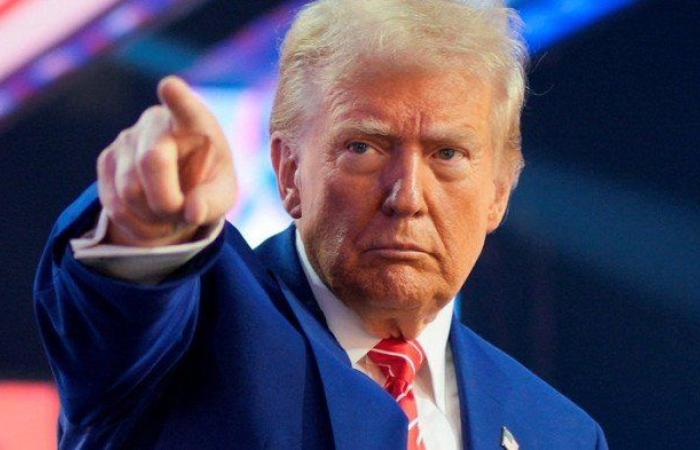 الرئيس الأمريكي يهدد بفرض عقوبات على أي دولة تشتري النفط من إيران