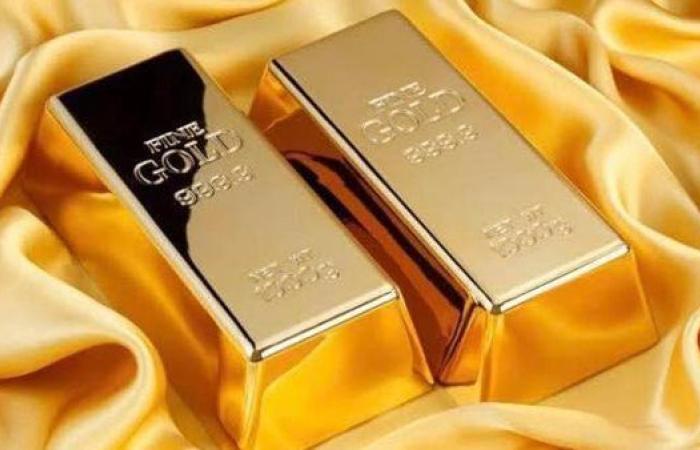 أسعار الذهب ترتفع أكثر من 2% وسط تراجع الدولار وترقب قرار الفيدرالي الأمريكي