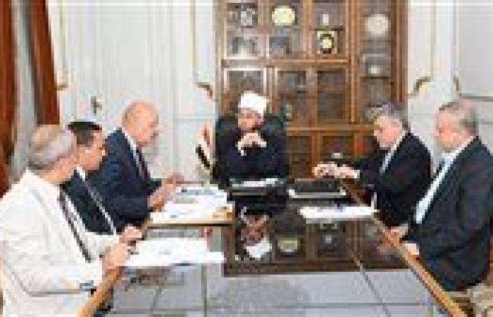 وزير الأوقاف يجتمع برئيس هيئة الأوقاف ومجلس إدارتها