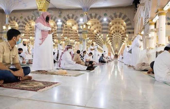 الشيخ أحمد الطلحي: من يصلي 40 صلاة في مسجد النبي فله براءة من النار