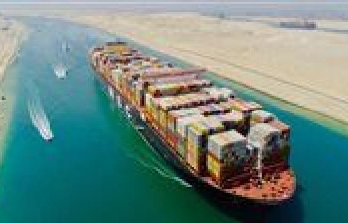 رئيس قناة السويس: عودة حركة السفن مرتبطة بهدنة غزة.. وحوافز تصل لـ15% لتشجيع المرور