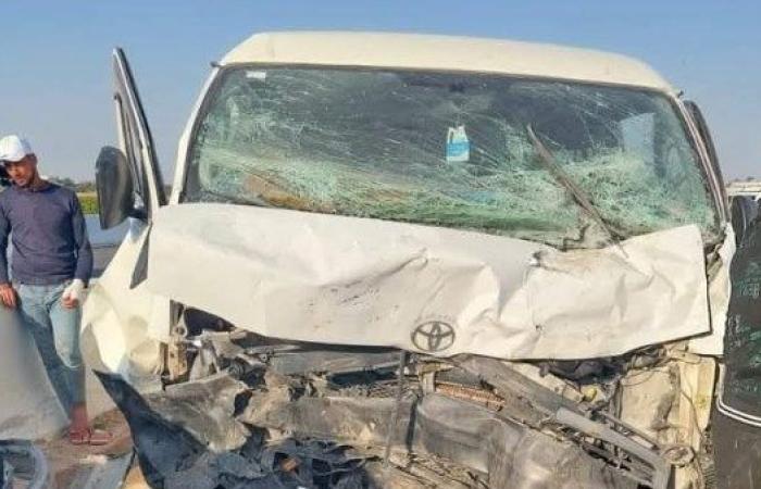 مصرع وإصابة 15 شخصًا في حادث تصادم على الطريق الصحراوي بالبحيرة