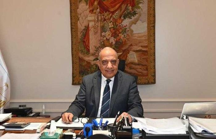 وزير الكهرباء والطاقة يهنئ العاملين بعيد الأضحى المبارك