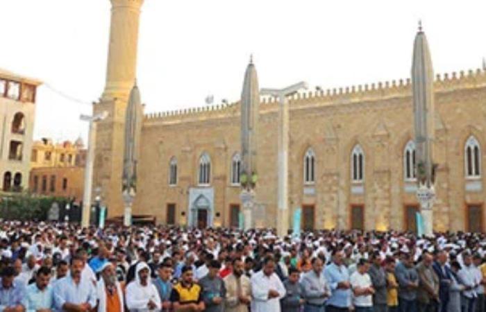 الآلاف يؤدون صلاة عيد الأضحى وسط أجواء احتفالية بالحسين