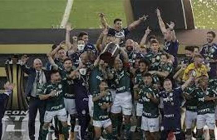 رئيسة بالميراس تتوعد: "لن نذهب للسياحة.. هدفنا القتال حتى الكأس"