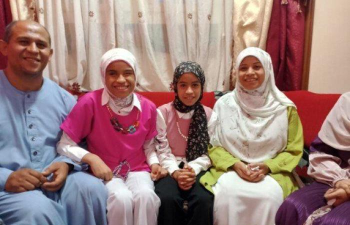 فرحة وزغاريد داخل منزل «رحمة» الأولى على الإعدادية الأزهرية للمكفوفين بالقليوبية