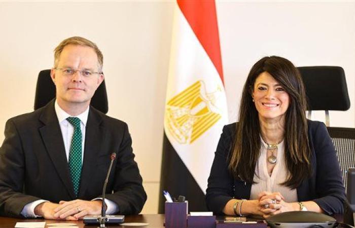 وزيرة التخطيط تبحث مع السفير البريطاني تعزيز التعاون في التحول الأخضر وتمكين القطاع الخاص