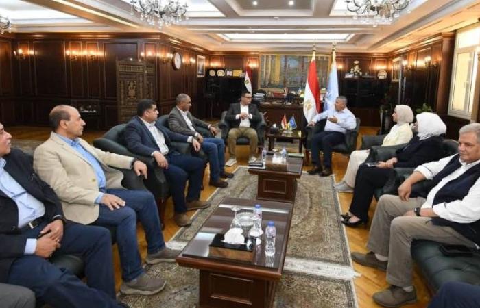 وزير الإسكان ومحافظ الإسكندرية يعقدان اجتماعا لمتابعة ملفات العمل والمشروعات المشتركة