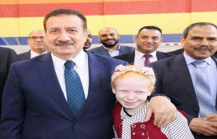 محافظ المنوفية يسلم مساعدات مالية ومواد غذائية وكراسي متحركة لــ 150حالة إنسانية