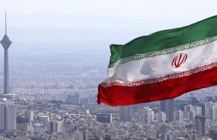 إيران أبلغت فرنسا وبريطانيا وأمريكا بأنها ستستهدف منشآتها بالمنطقة بحال مساعدة إسرائيل