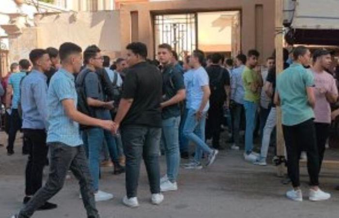 طلاب الثانوية العامة يبدأون امتحان الدين وتشديد على منع الغش