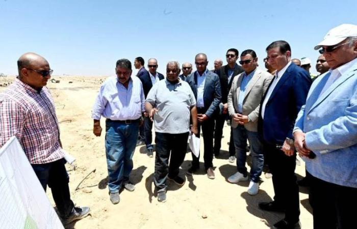 وزيرا الإسكان والزراعة يتفقدان محطة لتحلية مياه البحر بالعلمين الجديدة