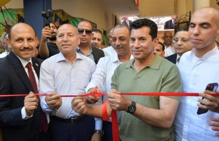 وزير الرياضة ومحافظ القاهرة يفتتحان الملعب الخماسي بمركز شباب شبرا مصر