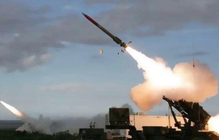 بالبلدي: الحوثيون
      يستهدفون
      سفينة
      يونانية
      في
      خليج
      عدن
      وأنباء
      عن
      غرقها
