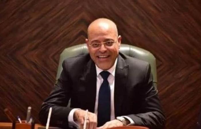 موعد تطبيق قانون العمل الجديد 2025.. الوزير يوضح التفاصيل
