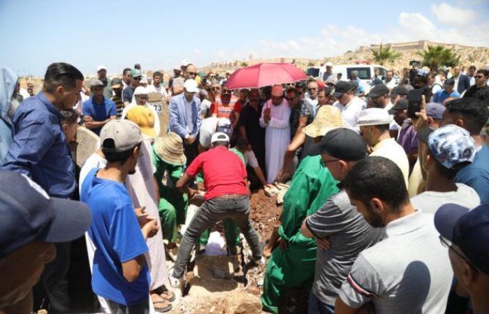 بالبلدي : وداع
      مهيب
      لفاعل
      جمعوي
      استثنائي
      ..
      عبد
      العالي
      الرامي
      يوارى
      الثرى
      بمقبرة
      الشهداء
      (فيديو)
