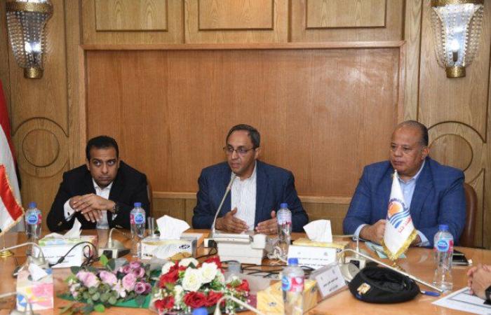 محافظ قنا: تقييم يومي لأداء الوحدات المحلية في ملفات التقنين والتصالح والمتغيرات المكانية