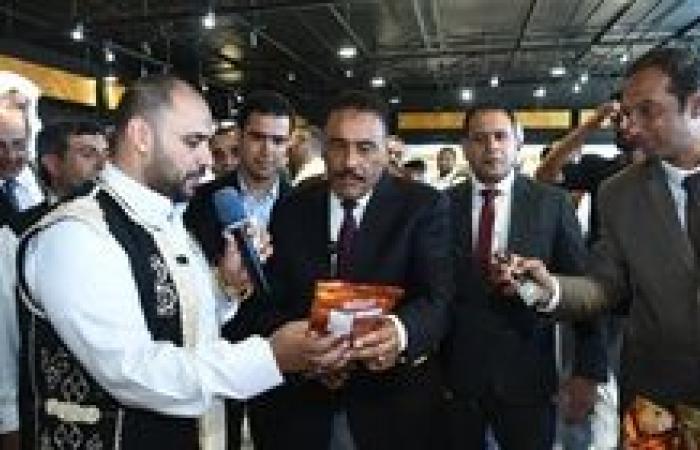 محافظ مطروح يفتتح أحد منافذ معاصر وبيع زيت الزيتون والمنتجات البيئية