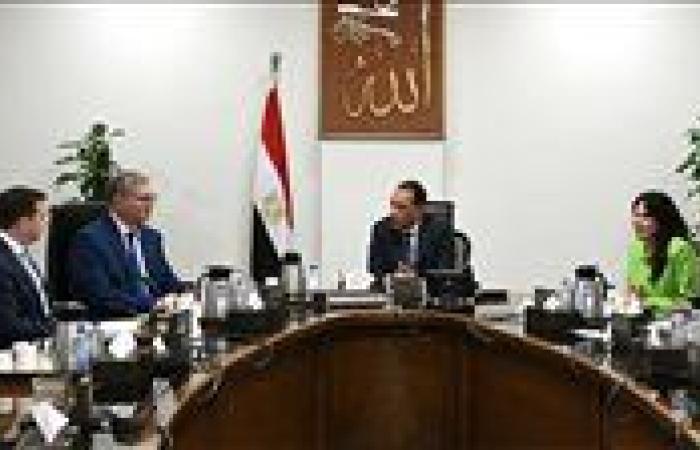 رئيس الوزراء يؤكد التزام الحكومة بدعم استثمارات «شل» ودفع مستحقات الشركاء الأجانب