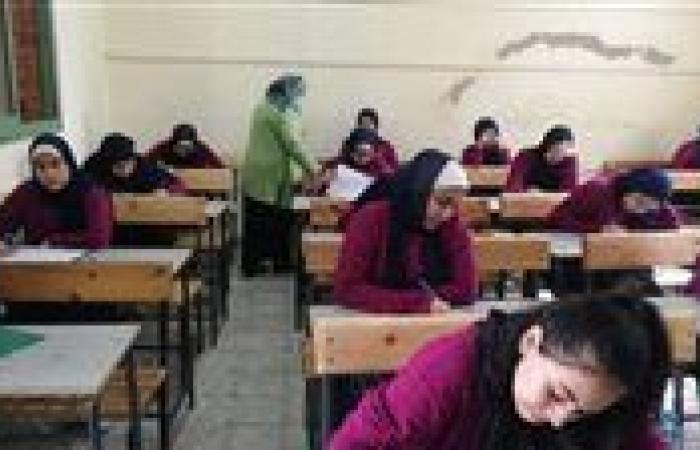 لهذه الأسباب.. إحالة ملاحظ ورئيس كنترول ومدير مدرسة للتحقيق بامتحانات الدور الثانى بالجيزة