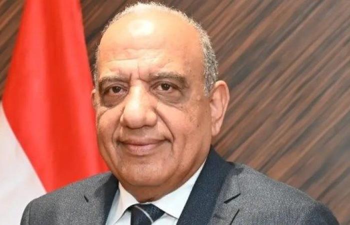 وزير الكهرباء يتوجه لمطار القاهرة لمتابعة أعمال إصلاح عطل وسرعة إعادة التيار الكهربائى