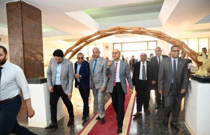 رئيس جامعة أسيوط يفتتح معرض مشروعات تخرج كلية الهندسة للعام الجامعي ٢٠٢٤/٢٠٢٥