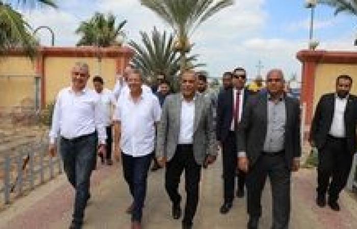 رئيس نقابة البترول يزور شركة الوسطاني ليلتقى بالعاملين والاستماع إلى مطالبهم ومقترحاتهم