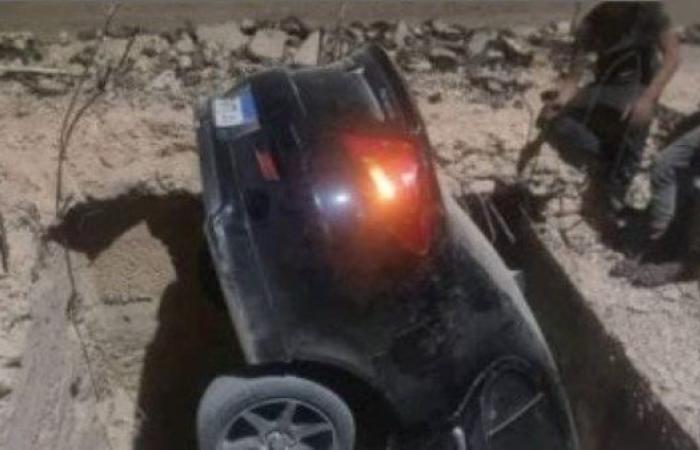 سقوط سيارة ملاكي بداخلها رجل وزوجته في حفرة عميقة بأحد أحياء حدائق أكتوبر