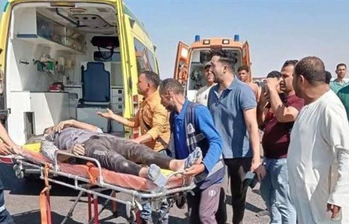 بالأسماء.. إصابة 12 عاملاً زراعياً في حادث تصادم  بطريق الصحراوي بالبحيرة