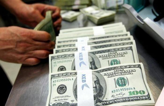 ارتفاع سعر الدولار عالميا قبل اجتماع ترامب وزيلينسكي بشأن أوكرانيا