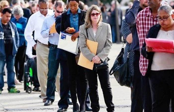 طلبات إعانة البطالة في أمريكا تسجل أكبر ارتفاع منذ 3 أشهر