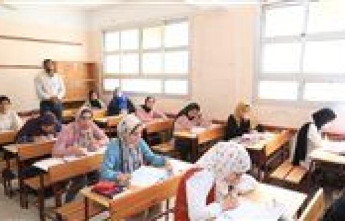 بـ2500 جنيه.. موظفان في مدرسة بالوراق يبيعان أوراق إجابات الامتحانات