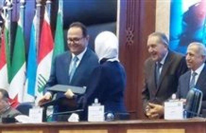 الوكيل يشارك فى افتتاح المبنى الجديد لكلية النقل الدولى واللوجستيات