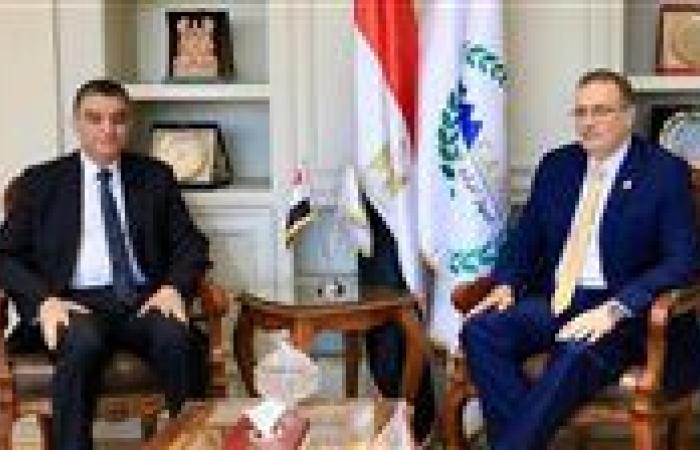 "التنظيم والإدارة" يسلم رئيس "الشراء الموحد" الهيكل التنظيمي الجديد للهيئة