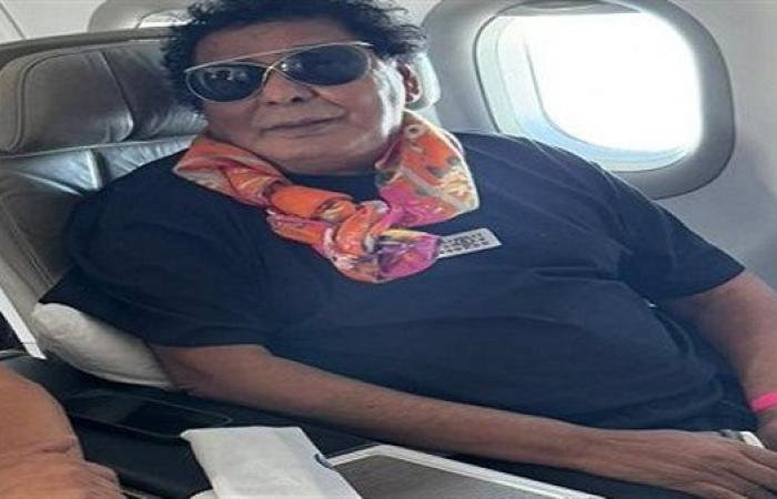 استقبال حافل لـ محمد منير فى مطار القاهرة..الكينج شكرا جمهوري صحتى كويسة