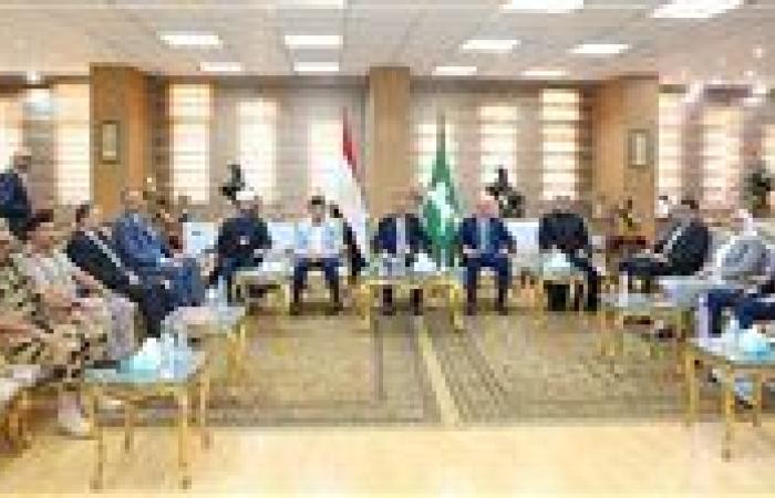وزراء الأوقاف والشباب والري والمفتي يؤدون صلاة الجمعة بمسجد الفتح بالزقازيق