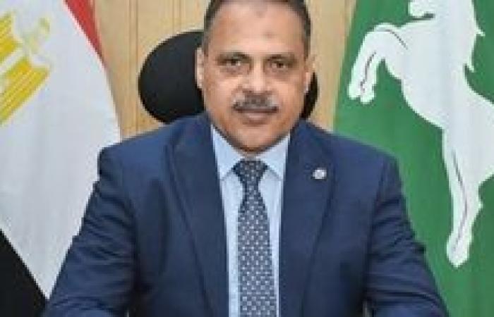 محافظ الشرقية يطمئن على جاهزية معارض (أهلاً مدارس)