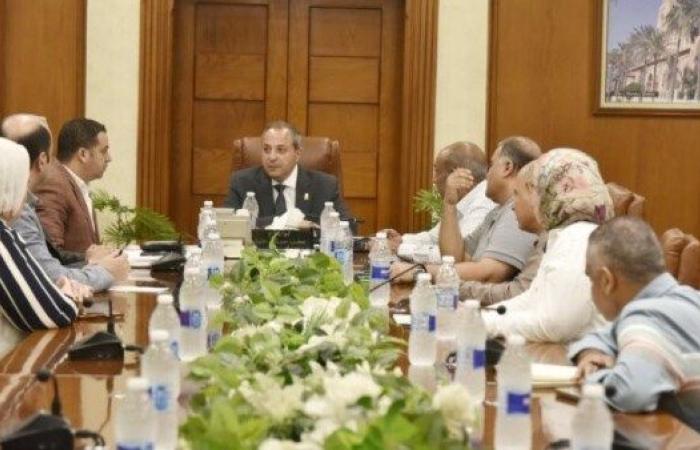 محافظ بورسعيد يُتابع سير العمل بهيئة الرعاية الصحية