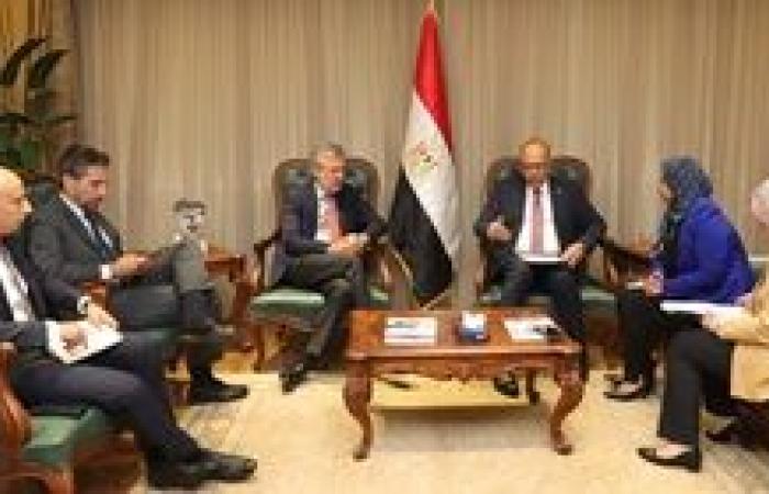 وزير العمل محمد جبران يلتقي السفير الإيطالي بالقاهرة ميكيلي كواروني بمقر الوزارة بالعاصمة الإدارية