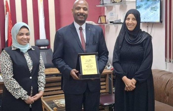 وكيل وزارة التضامن الاجتماعى بالأقصر يستقبل فريق عمل مبادرة "رفقة خير"