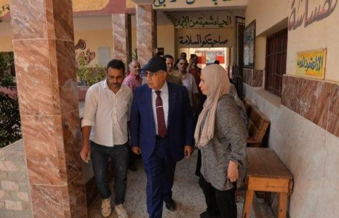 محافظ الدقهلية في جولة مفاجئة بمدرسة منية محلة دمنة للتعليم الأساسي