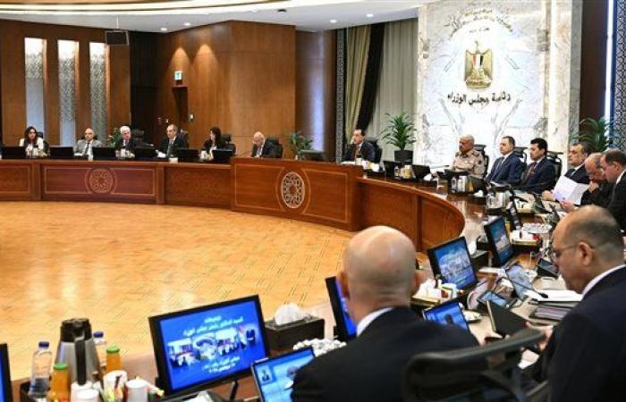 مجلس الوزراء يكرم الأمين العام السابق للمجلس ويهنئ الأمين الجديد بتوليه المسئولية