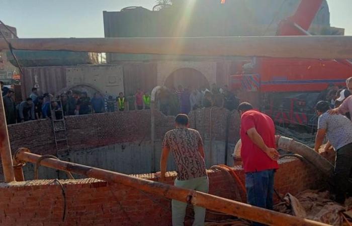 نجاة طفل من الموت بعد سقوطه في بئر صرف صحي بالفيوم