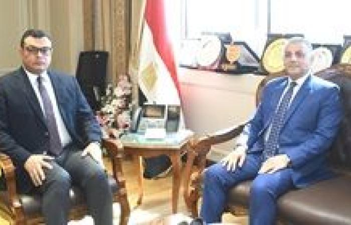 وزير الإسكان ومحافظ الإسماعيلية يتابعان عددا من ملفات العمل المشتركة
