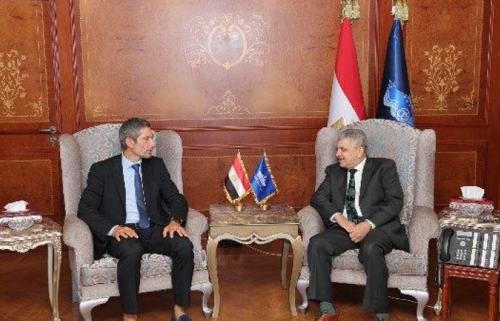 الفريق أسامة ربيع يبحث مستجدات و تطورات العمل بشركة آنتيبوليوشن إيچبت"