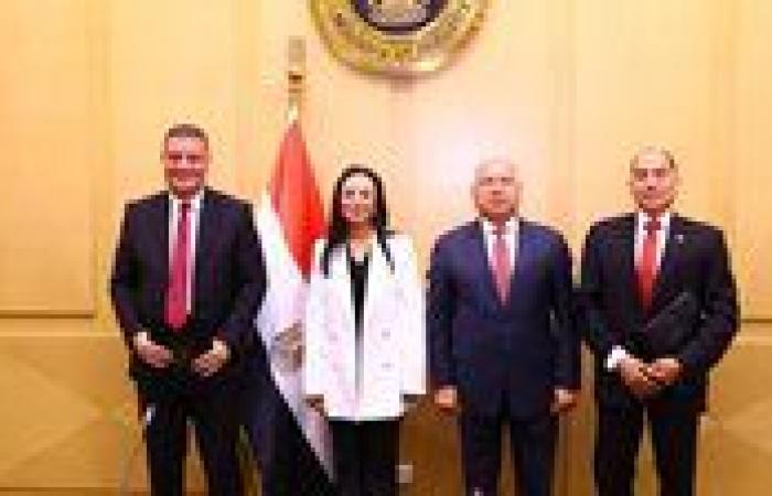 بروتوكول تعاون بين وزارتي الصناعة والتضامن لرعاية العاملين المحالين للتقاعد